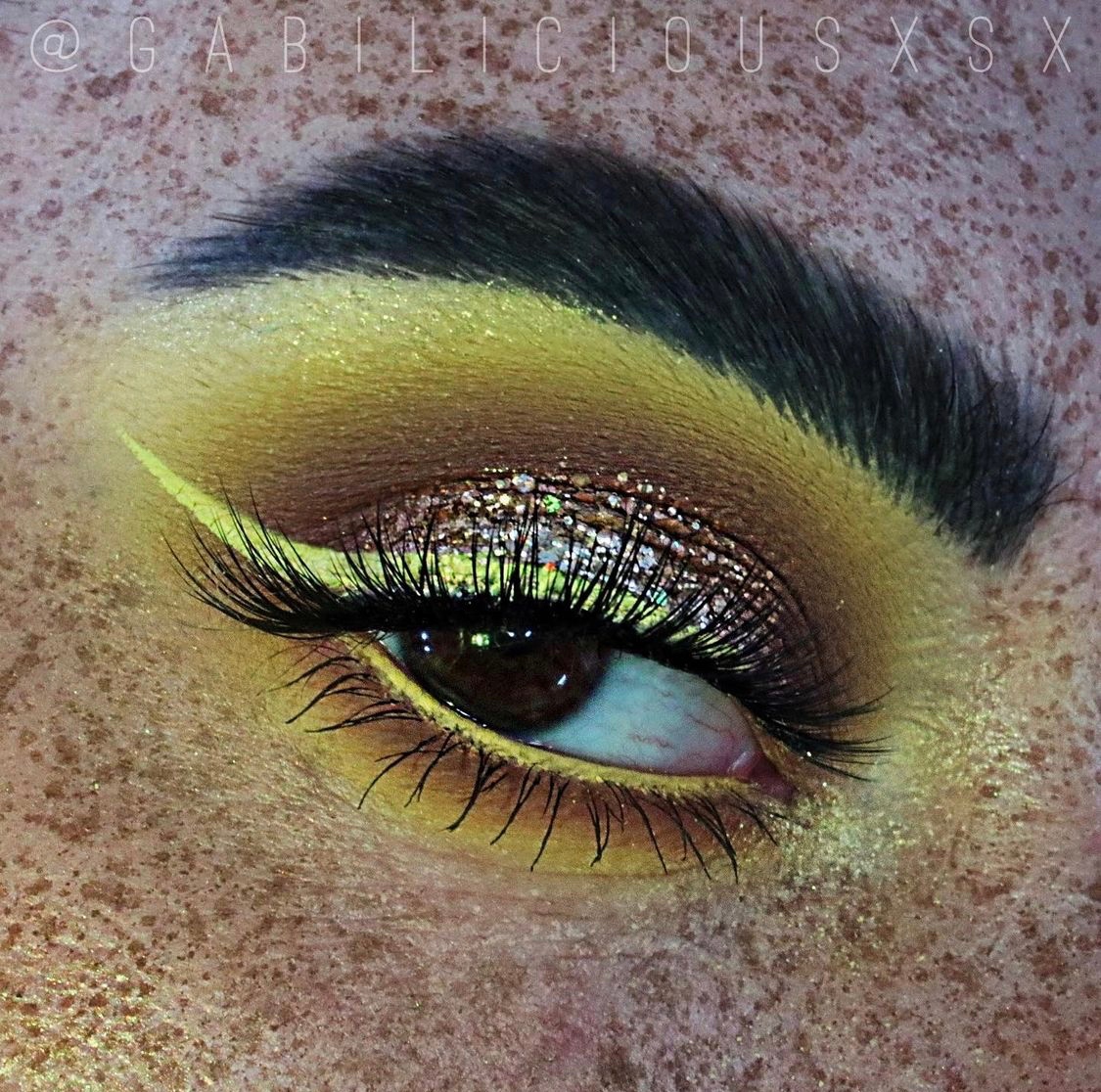 estatemakeup's tweet photo. @gabiliciousxsx using our Luxury Lashes in Booty Call 🔥

#luxurylashes #fauxlashes #vegan #crueltyfree https://t.co/j3eB5AzNEt