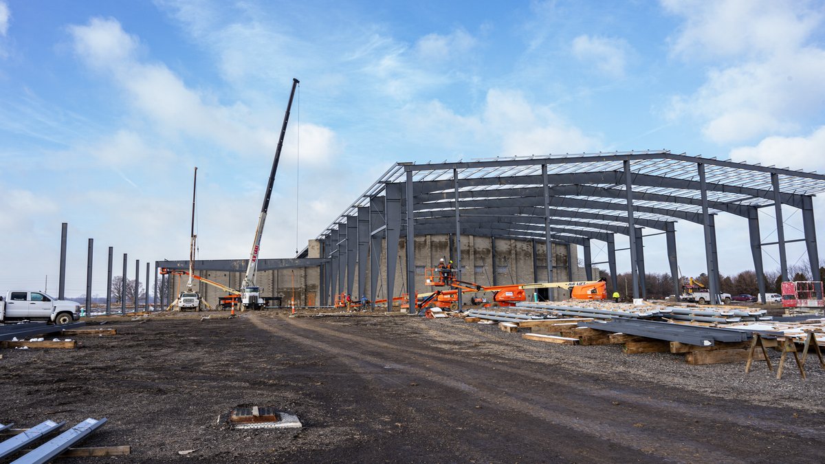 LakeErieArmsOH's tweet photo. Major progress! This portion being erected is the Indoor Clay House, 150' x 184', with a 44' high free-spanning roof!
This will offer a one-of-a-kind experience featuring tons of different game modes and possibilities!
#clayhouse #skeet #trap #sportingclays #5stand https://t.co/SETFpKbSy0