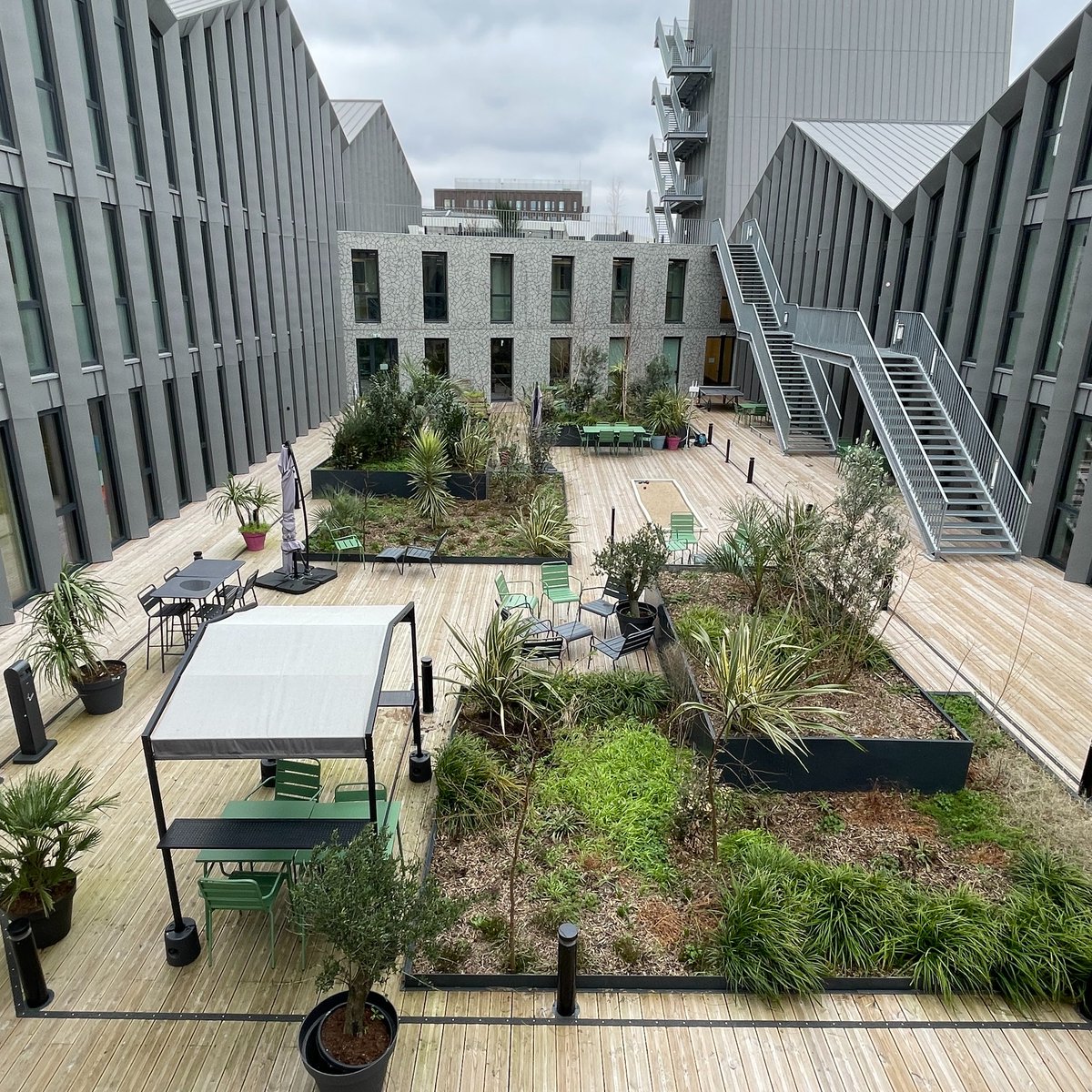 KedgeBS's tweet photo. #DiscoveryDays 🚀 | The adventure continues this afternoon in Bordeaux for our MSc Marketing students.

Visit and discussions in the @backmarket offices to understand how to reduce our ecological footprint 🌿. https://t.co/ZjIiypxmBN