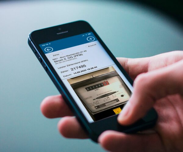 #Zählerstand blitzschnell per QR-Code erfassen! Wussten Sie das #BAScloud das kann? Code scannen, Stand dokumentieren, Foto als Beleg - fertig. Der Eintrag kann auch offline und manuell erfolgen. Vereinfachen Sie Ihr #Zählermanagement. #gebäudemanagement #gebäudedigitalisierung