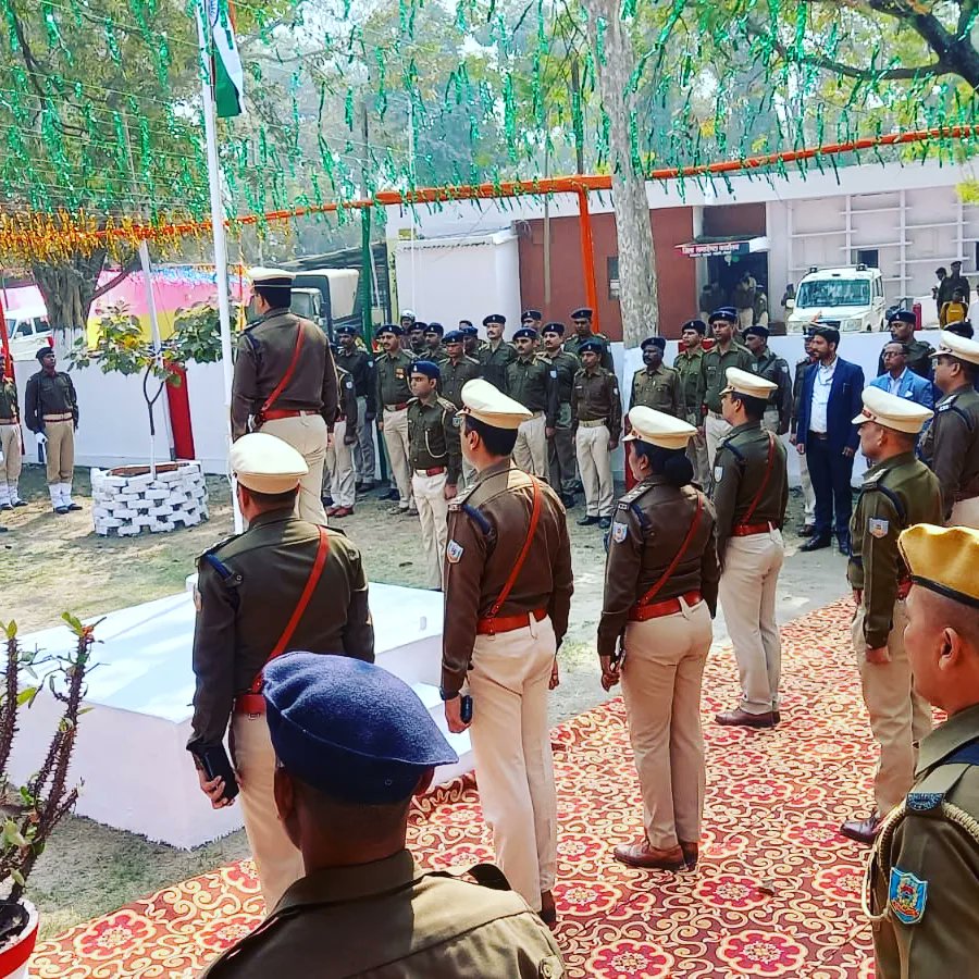 adityakumar1916's tweet photo. 74 वा गणतंत्र दिवस के शुभ अवसर पर सीआरपीसी टीम बोकारो के साथ विभिन्न क्षेत्र के थाना तथा करणी सेना के सारे बड़े भाइयों के साथ महाराणा प्रताप स्मारक सेक्टर 4 के प्रांगण मैं तथा सामाजिक संस्थाओं के कार्यालय में झंडा तोलन के कार्यक्रम में शामिल रहा🙏💐🙏
सी.आर.पी.सी.टीम बोकारो https://t.co/LcOBeoWorg