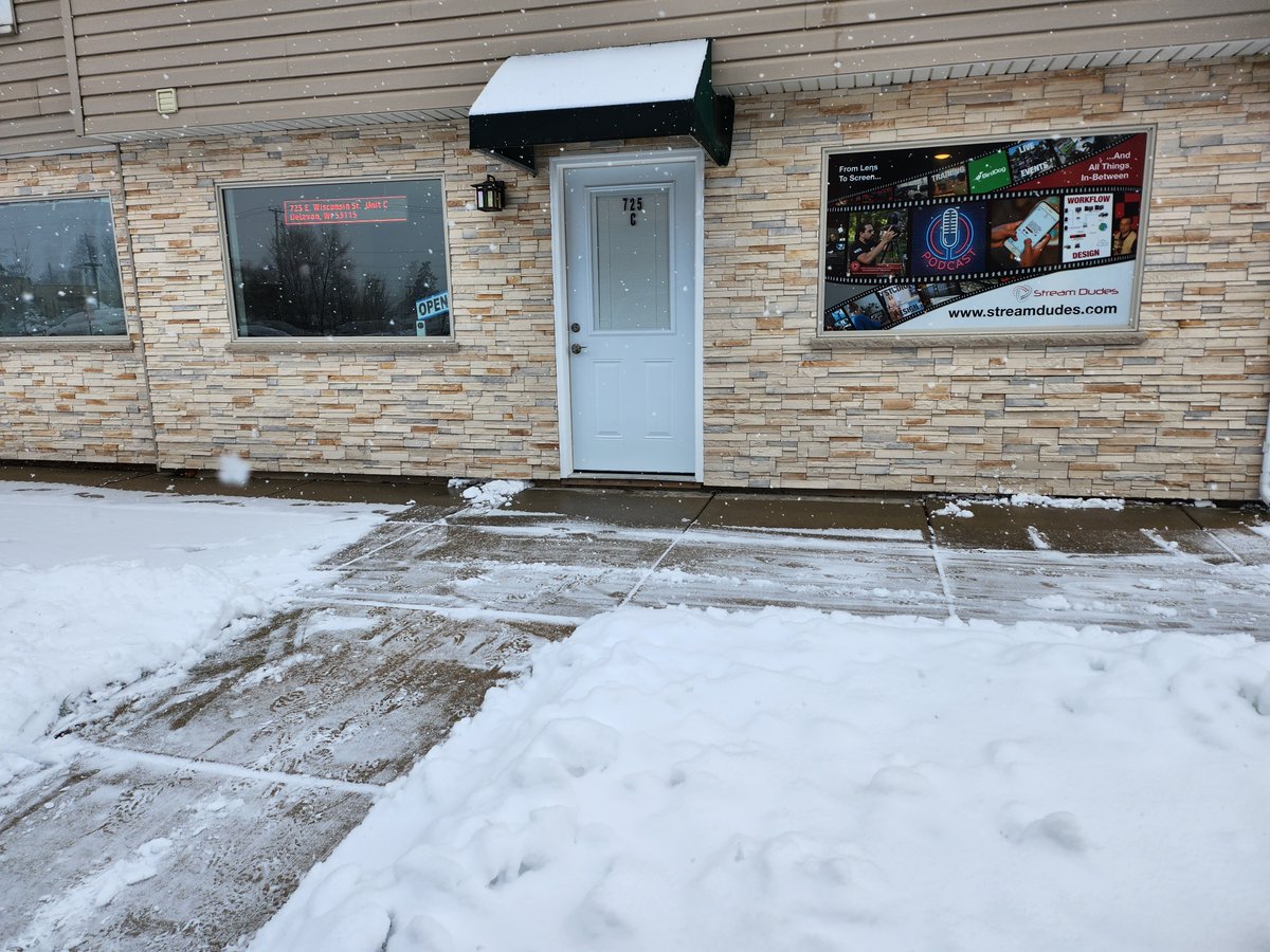 StreamDudes's tweet photo. Avoid the slippery slope in  your productions. A little prep goes a LONG way!
#streamingmadeeasy #streamdudes #snow #noslipups
https://t.co/QQ50QT4b0W to learn more! https://t.co/ExbyVVzFLs