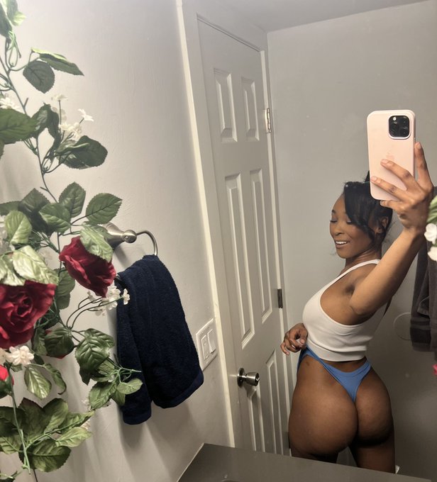 ♡ + ↻ if you&rsquo;d fuck me https://t.co/86lb8fVL6o