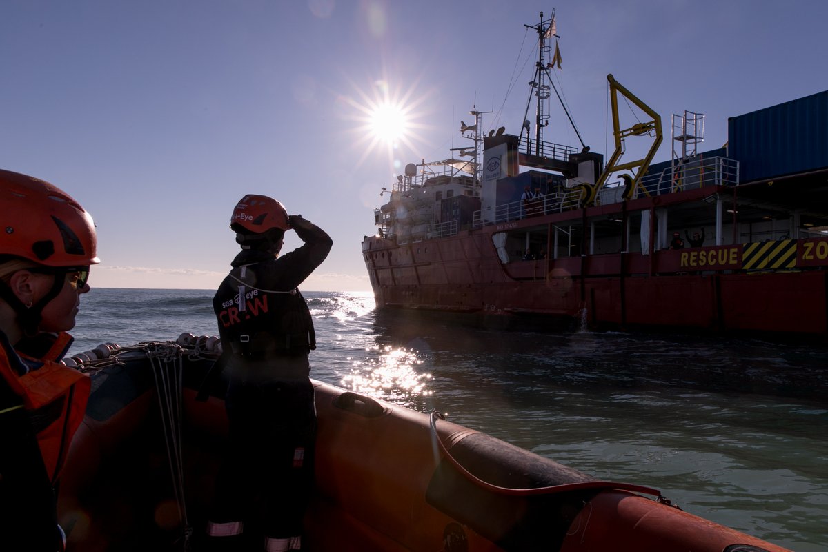 United4Rescue's tweet photo. Unser Bündnisschiff #SEAEYE4 ist in den ersten Einsatz 2023 aufgebrochen!  Wie immer hat sich die Crew in den letzten Tagen mit verschiedenen Trainings  vorbereitet. Ein kleiner Einblick: ⬇️ Fair Winds &amp; alles Gute! #gemeinsamretten 

📷: @PietroBertora &amp; @MartiMorini / Sea-Eye https://t.co/IIP3wAuOao