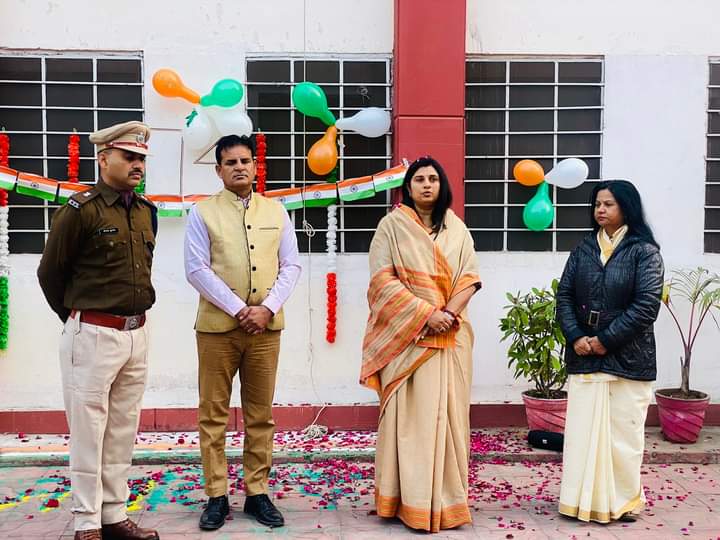 rscpcr's tweet image. गणतंत्र दिवस के शुभ अवसर बाल आयोग कार्यालय में माननीय अध्यक्ष श्रीमती संगीता बेनीवाल जी ने ध्वजारोहण किया ।
गणतंत्र दिवस की शुभकामनाएँ ।
@RajCMO
@SangeetaBeniwa3
@SangeetaGarg_ 
@shiv_naga 
@AkhilNSJaipur