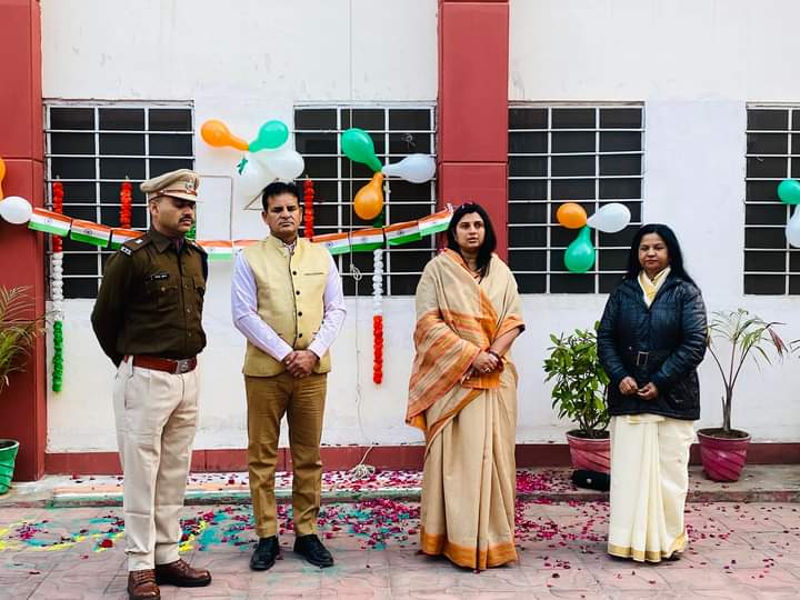 rscpcr's tweet image. गणतंत्र दिवस के शुभ अवसर बाल आयोग कार्यालय में माननीय अध्यक्ष श्रीमती संगीता बेनीवाल जी ने ध्वजारोहण किया ।
गणतंत्र दिवस की शुभकामनाएँ ।
@RajCMO
@SangeetaBeniwa3
@SangeetaGarg_ 
@shiv_naga 
@AkhilNSJaipur