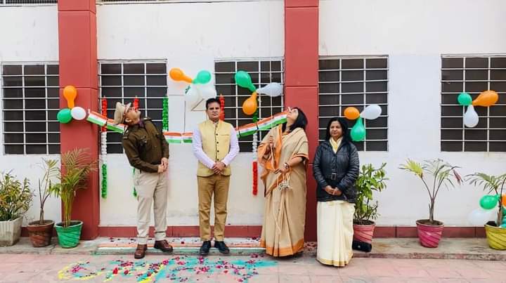 rscpcr's tweet image. गणतंत्र दिवस के शुभ अवसर बाल आयोग कार्यालय में माननीय अध्यक्ष श्रीमती संगीता बेनीवाल जी ने ध्वजारोहण किया ।
गणतंत्र दिवस की शुभकामनाएँ ।
@RajCMO
@SangeetaBeniwa3
@SangeetaGarg_ 
@shiv_naga 
@AkhilNSJaipur