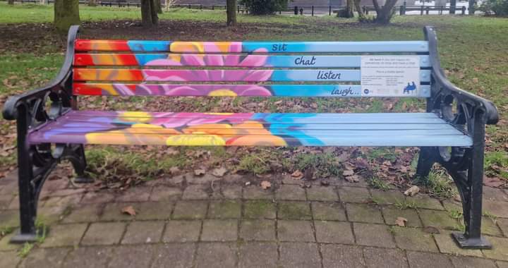 CABSolihull's tweet image. This beautiful bench is part of a #chattybench project. If you see someone sitting on a bench like this one sit down &amp;amp; have a chat. You may be the only person they speak to that day. Thank you to Everyone involved @SolihullCouncil @SolihullHP @SolihullRural #socialprescribing