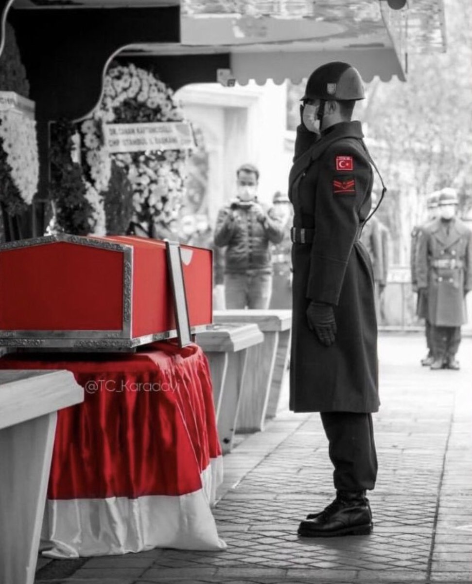 #UzmanÇavuş
Gerçekler güneş gibi ortada
Haykırışlar kulakları yırtacak kadar ortada
Kimse bu camiayı küçük görmesin
Kahramanlar vefalıdır Unutmaz

Uzman Çavuşlar müjde bekliyor
<a href="/alitilkici38/">Ali Tilkici 🇹🇷</a> 
#UzmanÇavuş