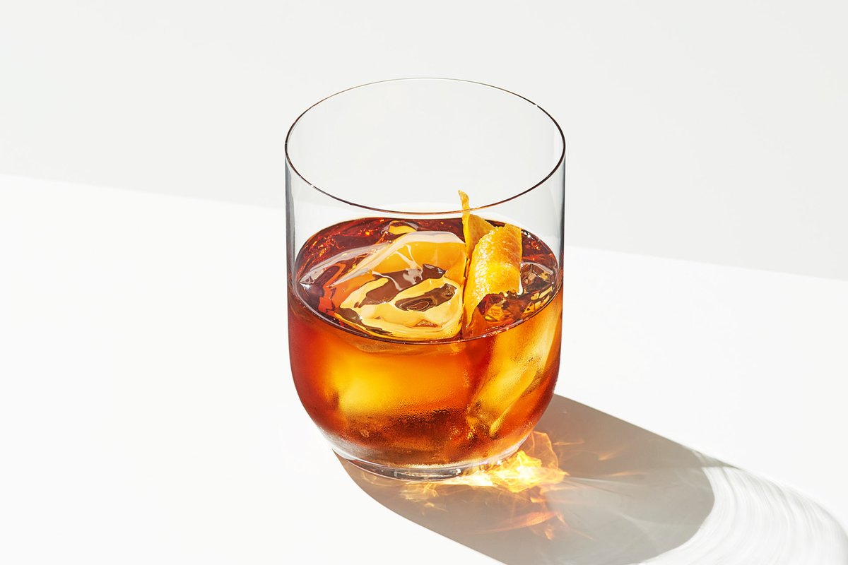 BWinelove's tweet photo. The 12 Classic Cocktails Every Cocktail Lover Should Know https://t.co/BBQ7M5r7Ms https://t.co/oJhvNU125G