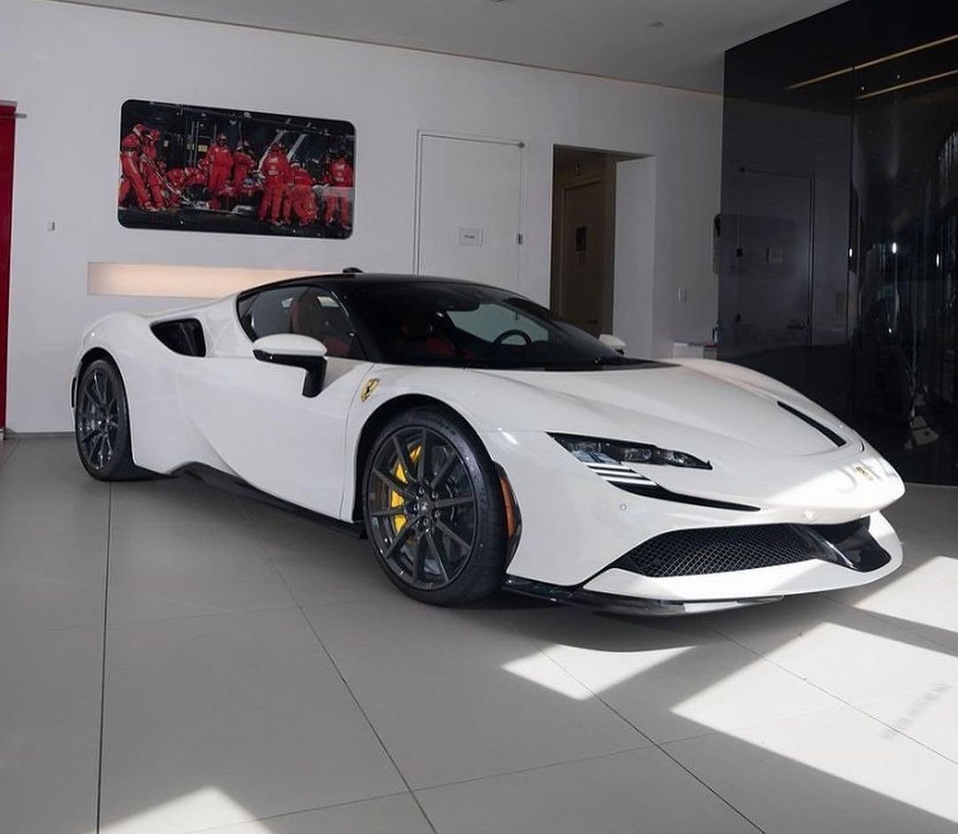 DailyFerrariTM tweet picture