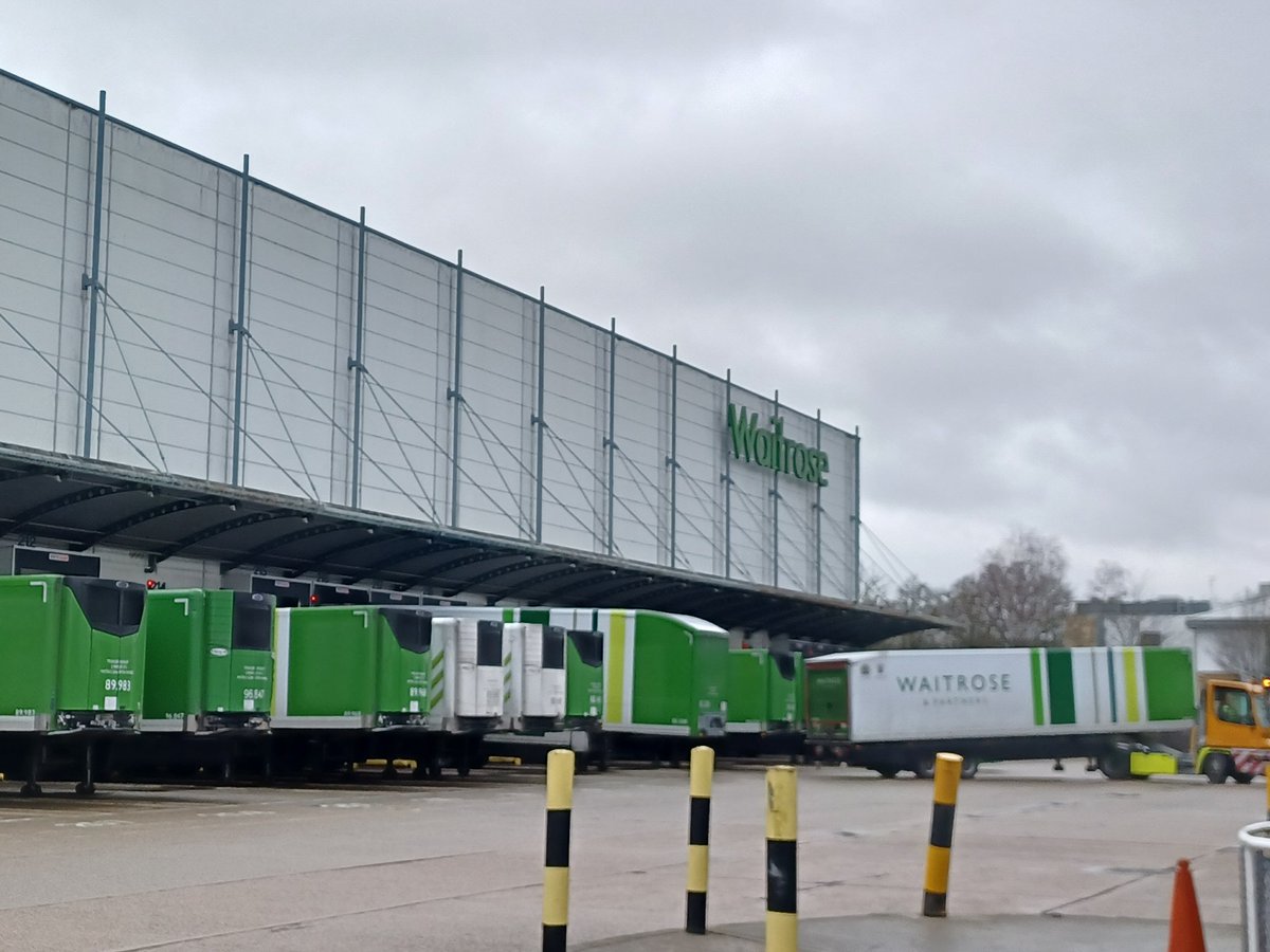 NFU_Poultry's tweet photo. Today members of the #poultryindustryprogramme visited @waitrose HQ 🛒 Hearing from the agriculture team, suppliers &amp; buyers - members took the opportunity to ask questions directly to those making decisions that affect the whole supply chain 🥚🍗🦃 https://t.co/HBR1zIqawk