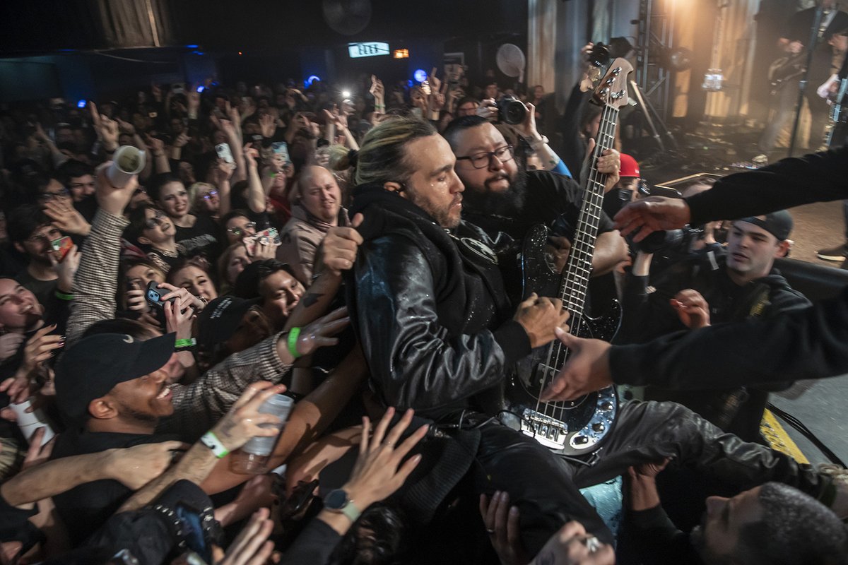 AltPress's tweet photo. Nothing beats a hometown show. Check out our full gallery from Fall Out Boy's incredibly rare performance at an intimate hometown club. (@falloutboy) 
📷 Ryan Bakerink

More images here: https://t.co/0J3xksY9Dd https://t.co/qUAHJ9uab2
