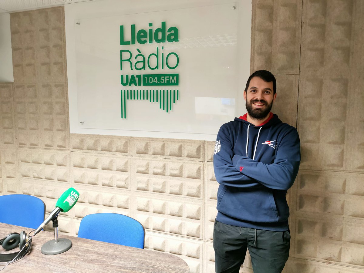 Ua1FM's tweet photo. A partir de les 20:30, al #TempsAfegit amb @sergi_guiu:

📻📻 Victòria del @sedisbasquet i derrota del @HCAlpicat 

🎙️🎙️ Parlem amb @marcperello30 del podcast @NFLaSack 

🔵🔴 'Obrim Portes' amb JOSEP VIGATÀ https://t.co/ryE1trm3qu