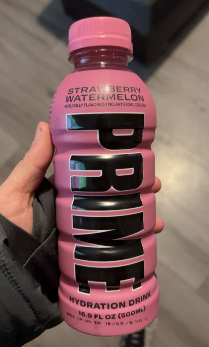 BrandonR0bertz's tweet photo. Banging flavour 🍓🍉 @prime_tracker @PrimeHydrate @KSI @LoganPaul https://t.co/9WW05ES12b