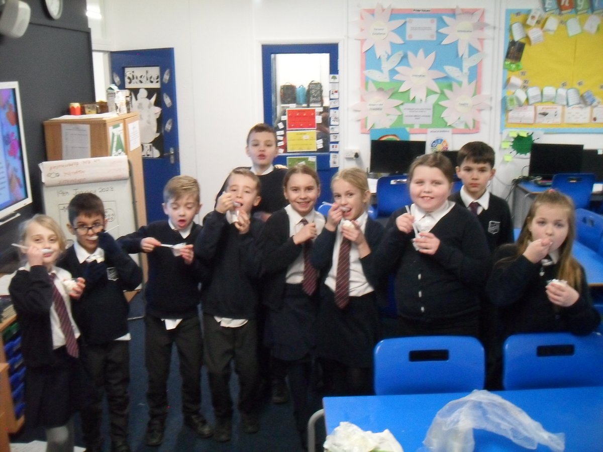 HalsteadCPS's tweet photo. Oak Class made and ate ice-cream as part of a scientific investigating in their Shake it topic. What a fabulous way to investigate and discuss reversible and irreversible change! #Halstead #SafeHappyLearning https://t.co/bzqh1RrwTJ