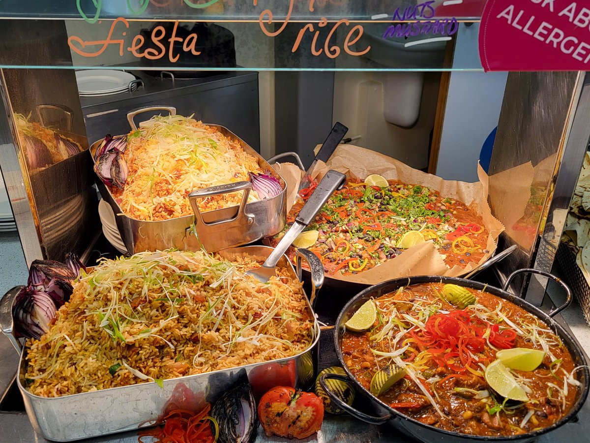 ktstanding's tweet image. Marvelous Mexican lunch 🇲🇽@FrenshamHeights fajitas, quesadillas, fish tacos 
🌮 empanadas, chilli chocolate, and 2 happy helpers 😀@NSkevington75 @HolroydHowe