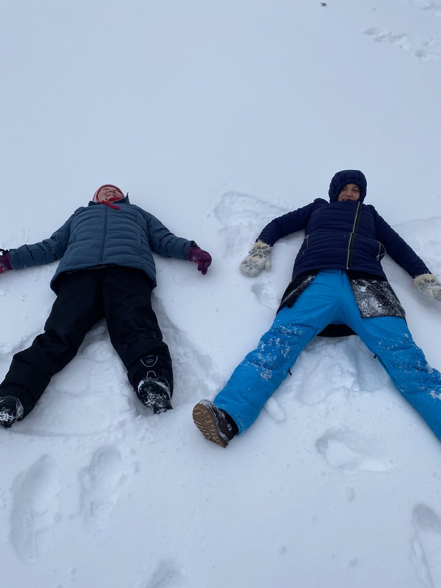 MrsKowalskyS's tweet photo. It’s a beautiful day to make a snowman @GEDSB @PJCVSPrincipal https://t.co/NBSnId0G6f