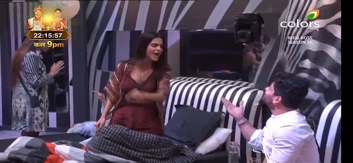 StarkMasud's tweet photo. 🙄First you became louder and then when she gets louder then you're telling her to keep her voice low 🤣🤣🤣
"Tum karo to Sahi Hain aur hum kare to q galat baat hain?"
#ShivThakare #PriyankaChaharChoudhury #BB16LiveFeeds #bb16 #biggboss16 @colorstv @beingsalmankhan https://t.co/gFof2FQOXM