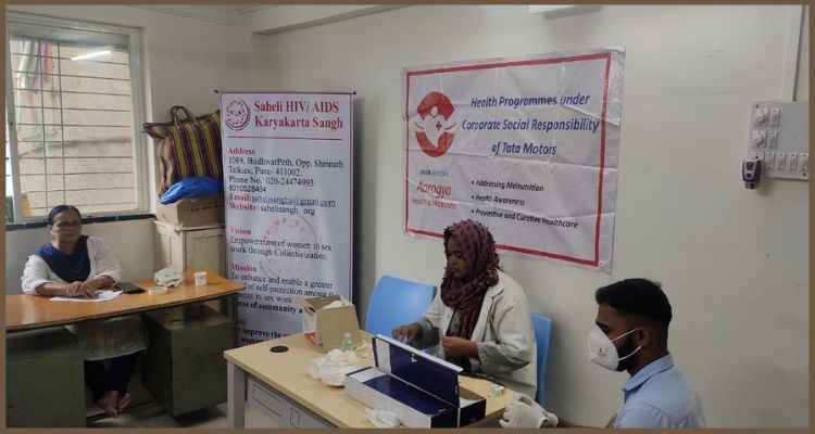 #61. सहेली संघ द्वारा आयोजित किए गए वैक्सनैशन प्रोग्राम की तैयारी करते हुए मेडिकल स्टाफ। 

More Info@ sahelisangh.org