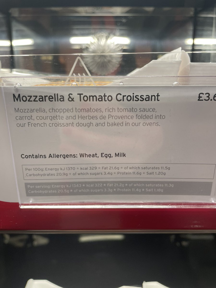 FrancesCottrell's tweet image. Investigative work for @hollowlegs. Courgette too!