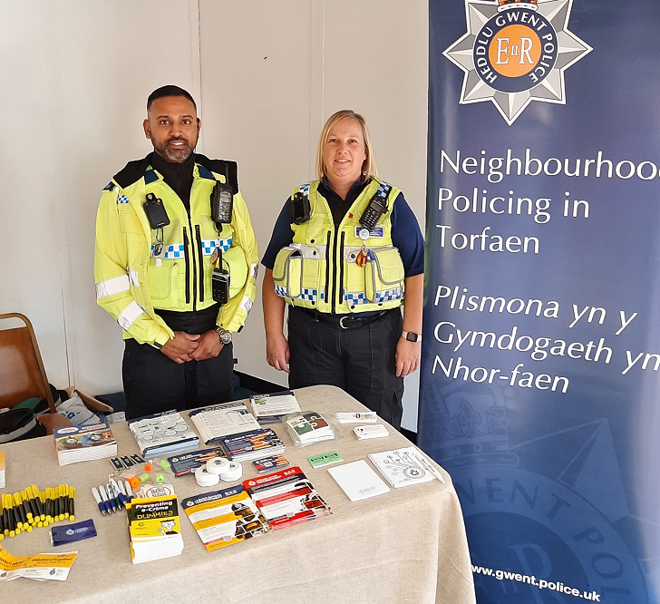 Cwmbran CSOs have been in the Market Village @CwmbranShopping  today offering crime prevention advice and information on recruitment. 
#NeighbourhoodPolicingWeek #CrimePrevention #ProtectandReassure