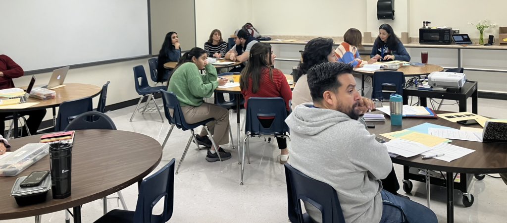 nrruthar's tweet photo. Canyon Hill Middle hosting  @taturner516 Middle school science PD @elpaso_isd @EPISDAcademics @WiggsWolverines @DrTinajeroEPISD @CGNAVARRETEMS @BelindaCHMS https://t.co/8EjATvcH7c