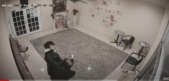 Syndicate650's tweet image. 枪手陈友艮从蒙特利公园市舞星舞蹈社大肆杀戮后可由闯入未来舞厅，当时在舞厅办公室准备下班的布兰登发现了陈友艮持枪闯入，立刻开始与其搏斗试图抢下枪支，布兰登很快将枪支抢到了自己手中，陈友艮还从房间一侧抓起消毒液瓶子殴打布兰登的头部，布兰登坚决不放手，最好把两手空空的陈友艮赶出舞厅