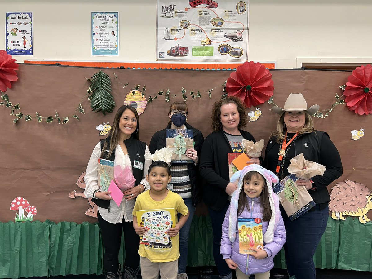 Our @MorenoMustangs are having an  amazing day selecting their 6 books from @BooksBtnKids to add to their home libraries!! Thank you to the Rodeo Trailblazer Committee for your collaboration .. total of 3,230 books donated to our Mustangs. @acastro_hisd