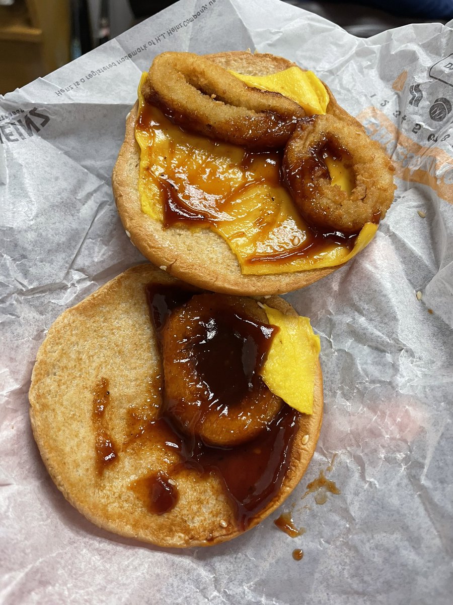 krause_cooper's tweet photo. @BurgerKing 
Rodeo cheese burger🧐🧐 Where my patty at???At ur headquarters in columbus too? Absolutely despicable. Now I have no fuel for practice. Thanks BK https://t.co/BTAqhskRm0