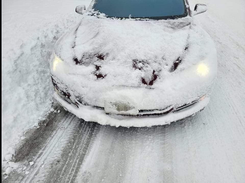 Yes, it's cold. Yes, it takes effort.  But cleaning off your headlights is necessary to see and to be seen. It's also a $110 fine for not doing it.

For more tips about winter driving, please visit:
ontario.ca/page/winter-dr…

#CaledonOPP
#DriveSafe
#DriveLegal

Source OPP