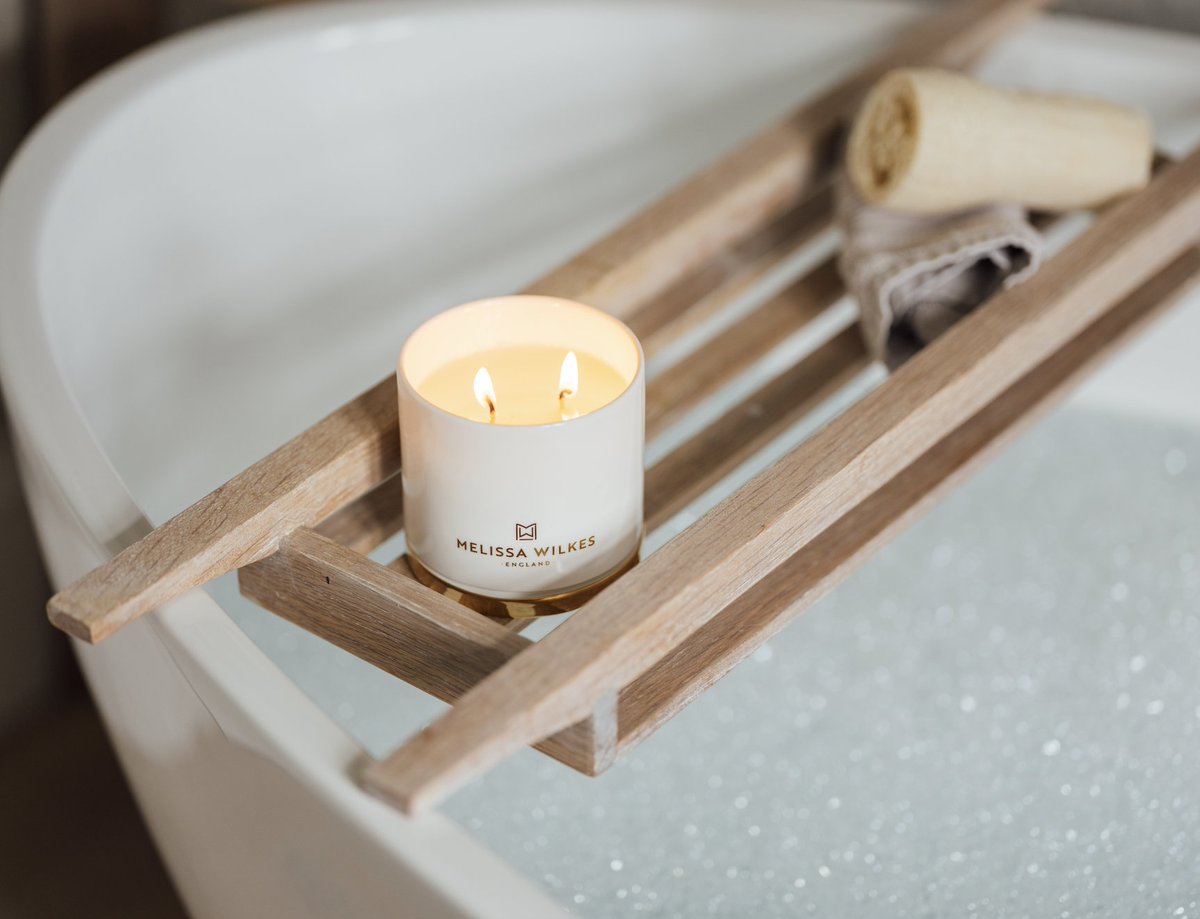 This evening sink into a luxurious bath surrounded by the enchanting scent of our candles✨The soft light sets the perfect ambiance - take a long soak in the bubbles and unwind 🤍
#selfcare #bathtime #candles #relaxation #unwind #luxurycandle #finebonechina #madeinbritain
