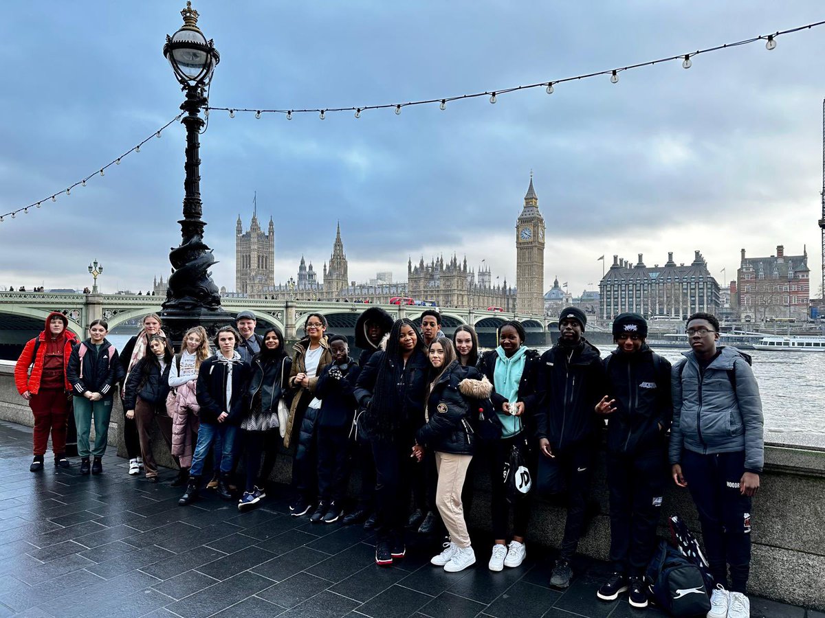 gorse_ruth's tweet image. Our Year 10 drama students are loving their trip to London! They’ve even got to take in some of the famous landmarks! #dramatrip #london #daretoachieve