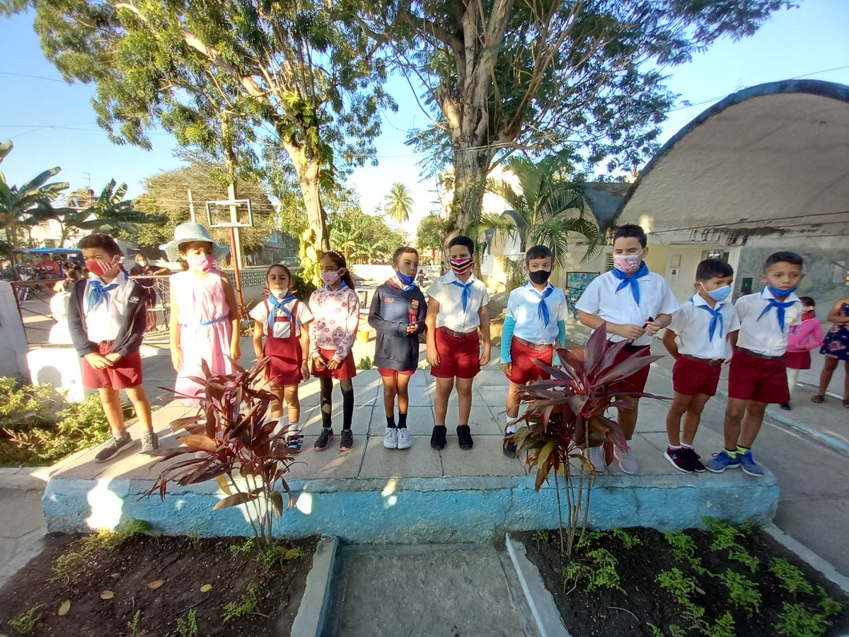 SIErnestoGueva4's tweet photo. Se realizan en nuestra Institución Educativa, varias actividades en saludo a la Jornada por el 170 Aniversario del Natalicio de nuestro Héroe Nacional José Martí. @DMEContre @DraMaricelDME @LeticiaCalvoD @ZuzelSalazar @FundichelyRosa https://t.co/m3u8BuSzvB