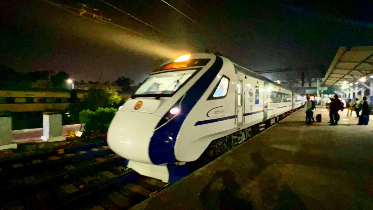 #vandebharatexpress #vandebharat #missyousachin #bza2023 #vijaywada #irfca #convention #railfans #unite #travel #icf #indianrailways #trainspotting #railfanning #instarail