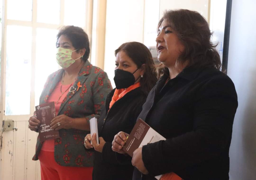 HAmozoc's tweet photo. Trabajamos para ti #DíaNaranja 🧒🏻👧🏻🧑🏻👩🏻‍🦱👦🏻👩🏻🧑🏻‍🦳👩🏻‍🦳

✅ En el Día Naranja, la Secundaria Técnica Número 90 fue sede de los talleres Contra la Violencia en el Noviazgo impartidos por el Instituto Municipal de la Mujer.

#Amozoc
#AyuntamientoDeAcciones https://t.co/RpLhZtZBVb