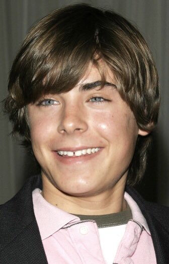 _bakedbeans's tweet image. wish i was living in the reality where zac kept his tooth gap