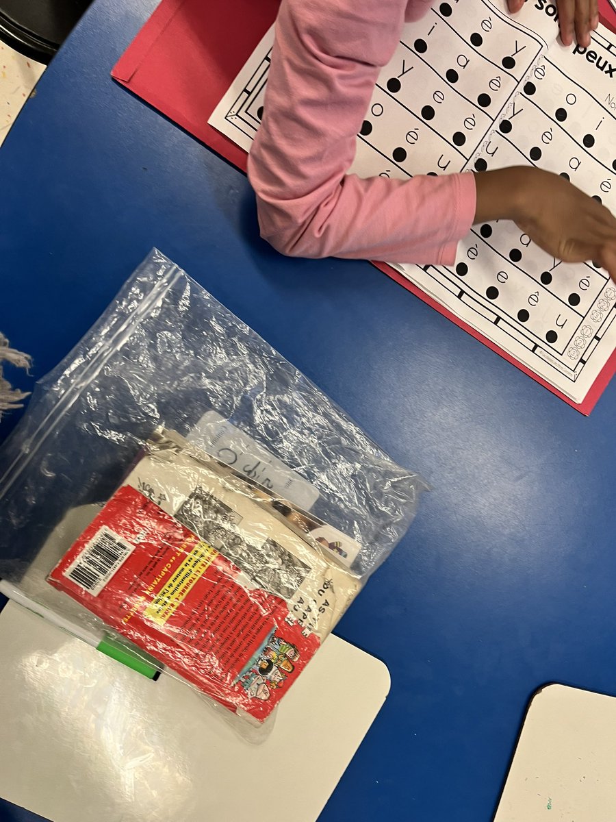 MsABahri's tweet photo. Learning is the process of continual growth. The teachers at Parkdale Jr/Sr PS are working with small groups of students to assist with learning of phonics & math in French, as part of After school Tutoring classes. @TDSB_ConEd @norbert_costa @pctdsb @tdsb #education #litnum https://t.co/jMf9zoyLRo