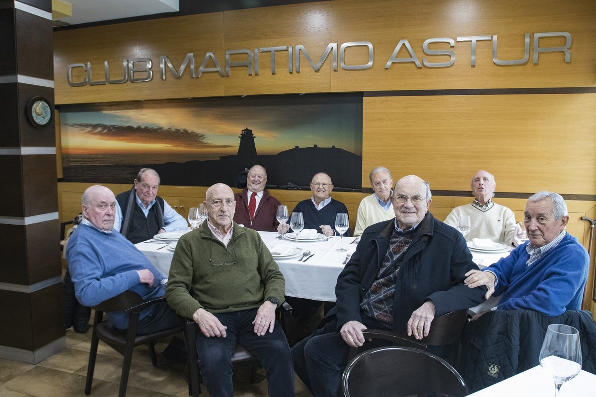 AAACoinma's tweet photo. Lo importante es empezar bien el año y la promoción del 59, conscientes de su"mayoría" de edad, tratan de reunirse más asiduamente. Para este 2023 ya tienen programada 6 reuniones, de las que esperamos que nos vayan informando oportunamente.
¡Bravo por ellos! https://t.co/EqeS9af2hL