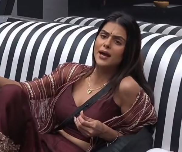 Vishusoni02's tweet photo. Who has Already Won ?

Like - #SumbulTouqeer 
RT- #PriyankaChahar 

#SumbulTouqeerKhan #BiggBoss16 #SumbulSquad #SumbulArmy #SumbulIsTheBoss #BiggBoss16  #SumbulTouqeerKhan𓃵 #PriyankaChaharChOudhary #PriyankaPaltan #PriyAnkit #PriyAnkitForever #AnkitGupta𓃵 #SuMaanians #SuMaan https://t.co/Aj6JRBJ8SN