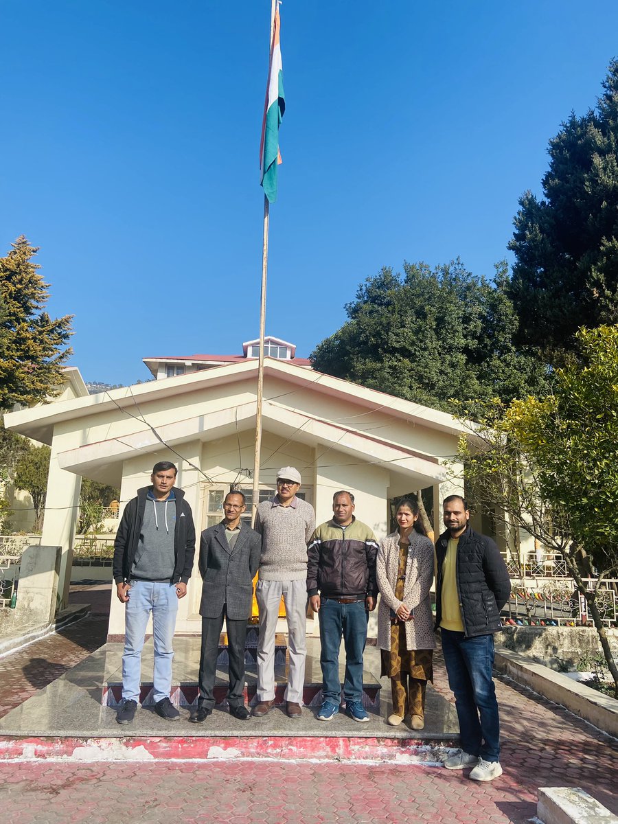 AtulChamoli007's tweet photo. Celebrated 74th Republic Day at Vikas bhawan Nainital with REAP Nainital Team @REAPNainital @REAPUttarakhand https://t.co/w6gC5zPCe8
