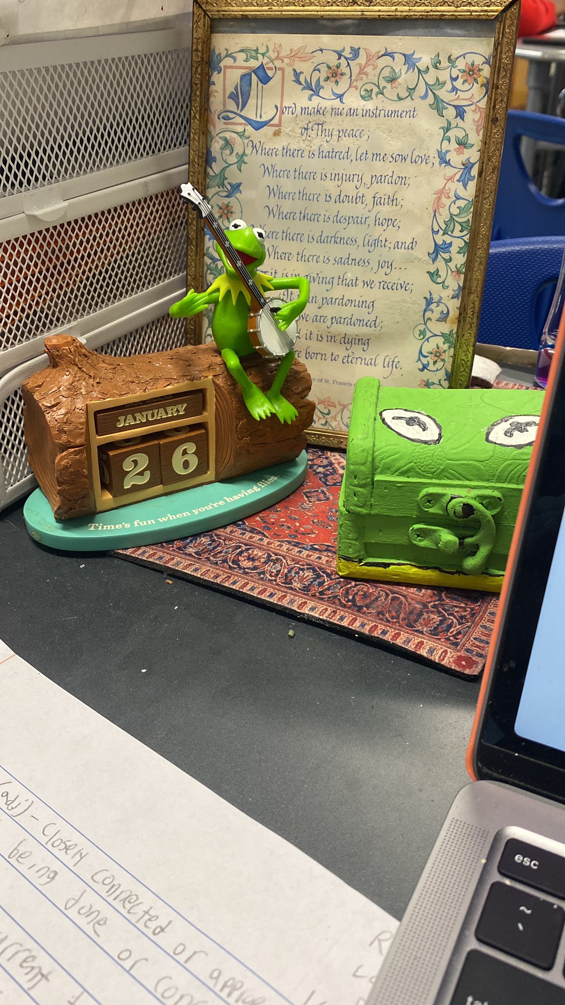 Wardrobe Dept, Muppet theatre (misquotedmuppet) / Twitter