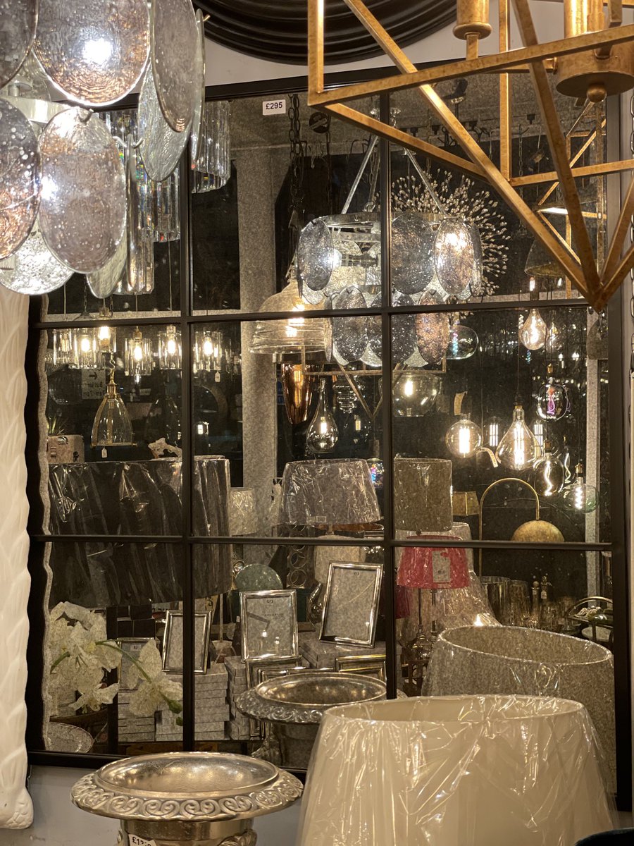 Decorexi1's tweet photo. A window into our store. Sparkle and shine cheers the soul. ✨
.
#windowmirror #lighting #homedecor #chiswick #london #homewareshop https://t.co/uVt5xplFz0