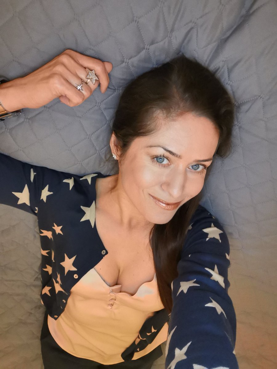 iamsimonalisa's tweet photo. Chase your #stars, life is short.

#quote #portrait #blueeyes #blueeyedbrunette #stylevibes #styleoftheday #fashionista #styleblogger #smilinggirl #mood #smilemore #goodvibes #goodmood #simona #mona #simonalisa #simonalisastyle #simonalisasmile https://t.co/535lZGZmbw