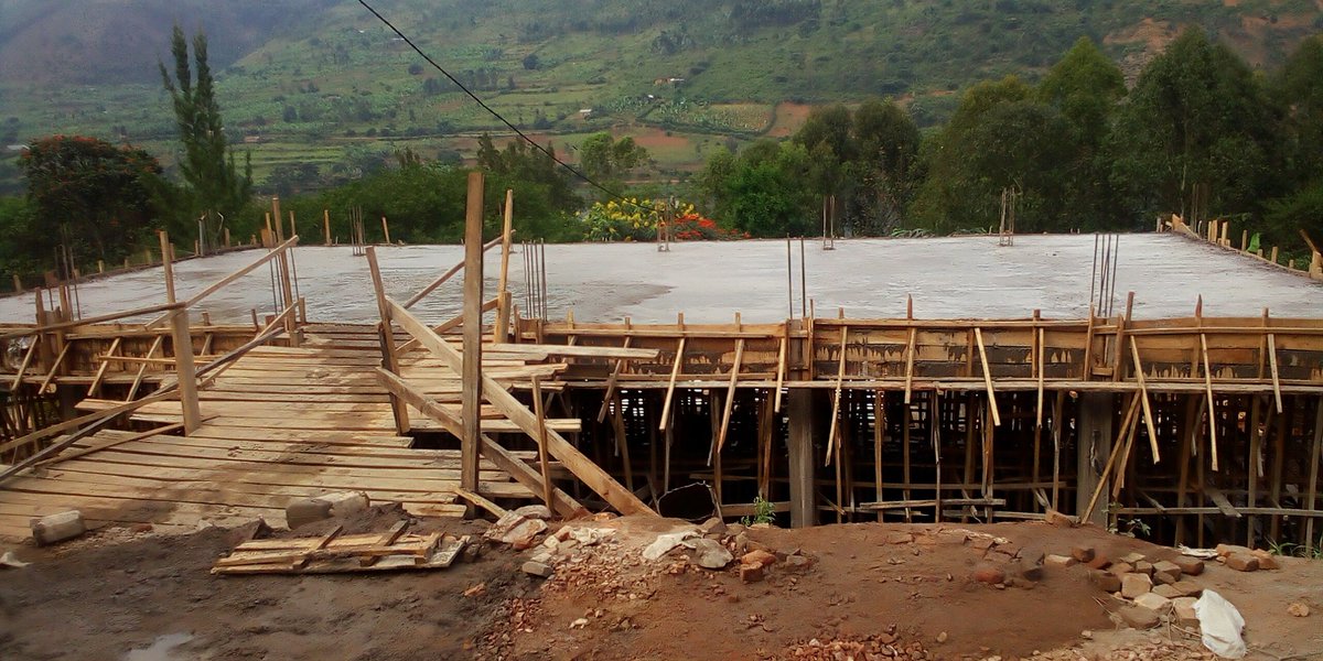 AglPdo's tweet image. During the concreting of the Don Bosco Muhazi school building, more than 50 people in the local community found jobs. This project is funded by #ACTEC, a Belgian NGO that seeks to promote quality education among underserved communities