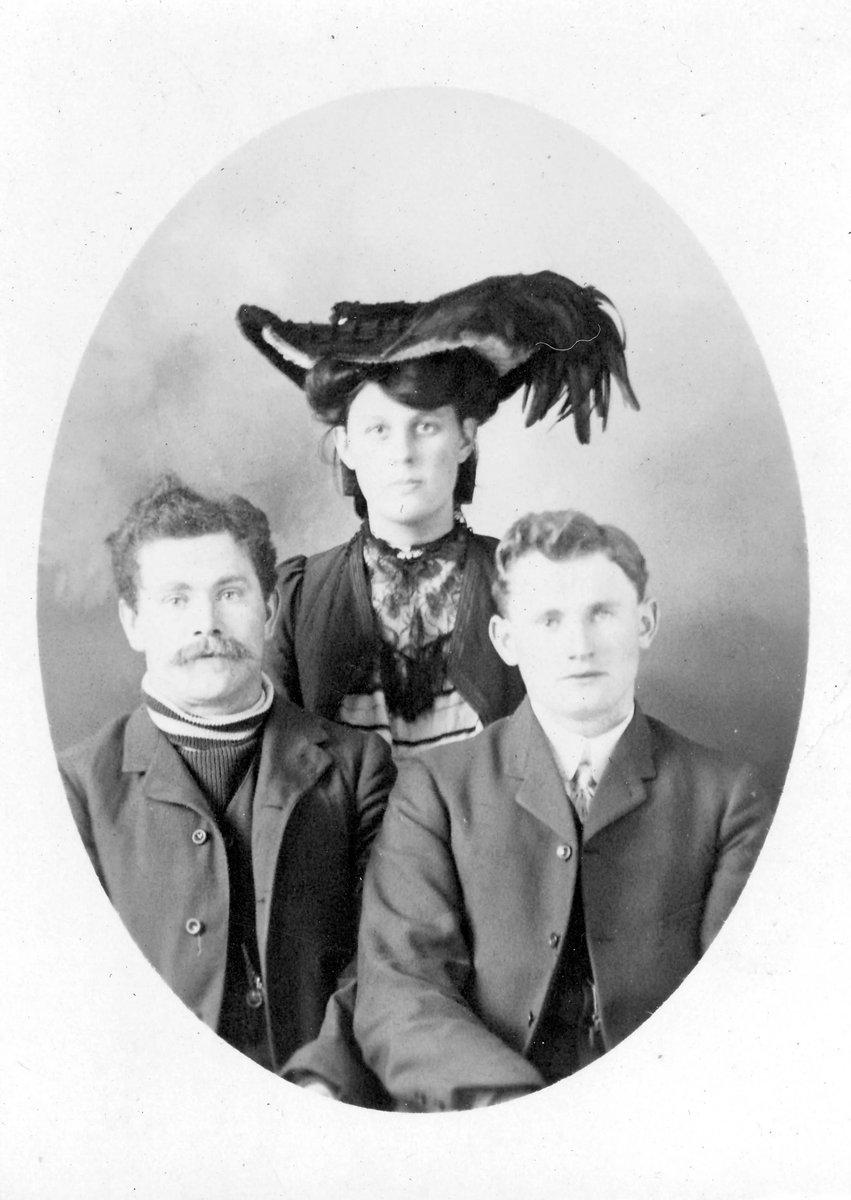 #ThrowbackThursday to the 1910s! This photo features Edward Webster on the left, Flora Webster in the center, and an unidentified gentleman on the right.
(P08539)
#MapleRidgeMuseum #MRMuseum #MRM #WebstersCorners #MapleRidge #MapleRidgeBC #BCMuseums #BCHeritage #BCHistory
