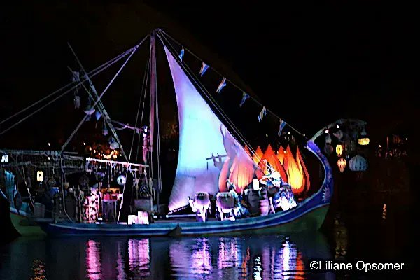 TheUGseries's tweet photo. THROWBACK THURSDAY: The former Rivers of Light show area comprises a lot of unused space at Disney's Animal Kingdom. What would you like Disney to do with it—create another show or a new daytime parade? #TBT #RiversOfLight #AnimalKingdom #DisneyWorld https://t.co/bpErvtLHlc