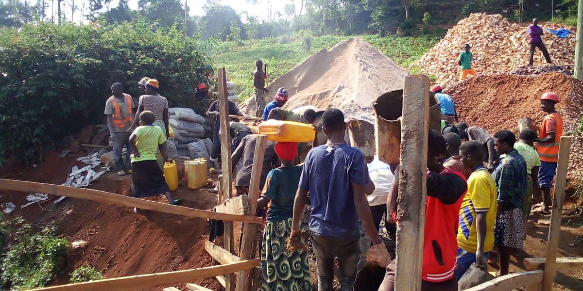 AglPdo's tweet image. During the concreting of the Don Bosco Muhazi school building, more than 50 people in the local community found jobs. This project is funded by #ACTEC, a Belgian NGO that seeks to promote quality education among underserved communities