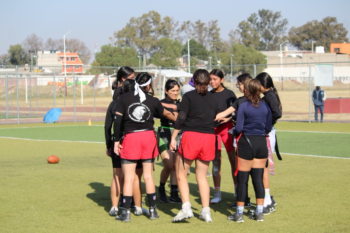HalOtuFba's tweet photo. Con algunas carencias en banderas y uniformes, comenzamos nuestra aventura en femenil flag.
Con el corazón por delante, obtuvimos nuestra primera victoria, en nuestro debut en la liga de Texcoco!
Vamos por más....
#GoHalcones
#hawkPride https://t.co/3P4KFyOmKO