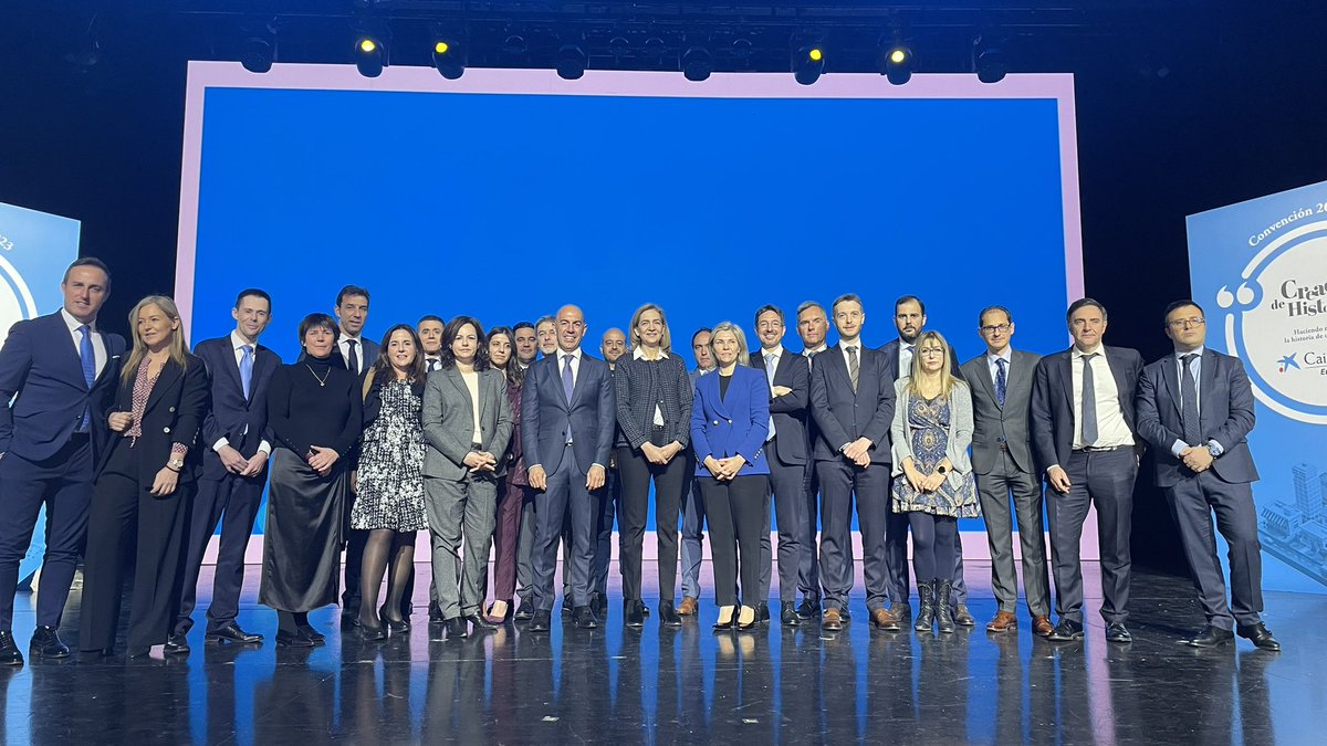 bmartinsanz's tweet photo. 👏 En la Convención de Banca de Empresas @caixabank celebrando los éxitos del 2022 con el equipo de #CastillayLeón y trabajando las líneas para un gran 2023! Enhorabuena! #CaixaBankEmpresas #CercaDeNuestrosClientes https://t.co/I5M2z46O9M